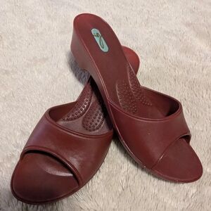 Women's Burgundy Slide Sandals